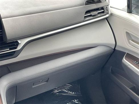 Certified 2021 Toyota Sienna LE FWD image 25