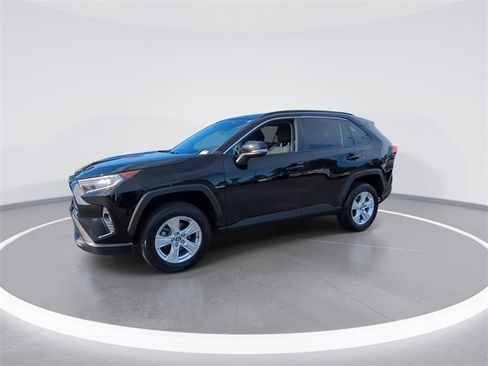 Used 2021 Toyota RAV4 XLE image 4