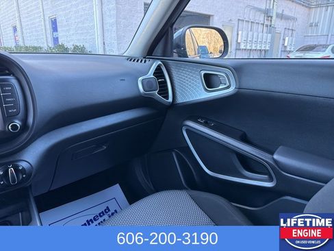Used 2024 Kia Soul LX w/ Option Group 015 image 17