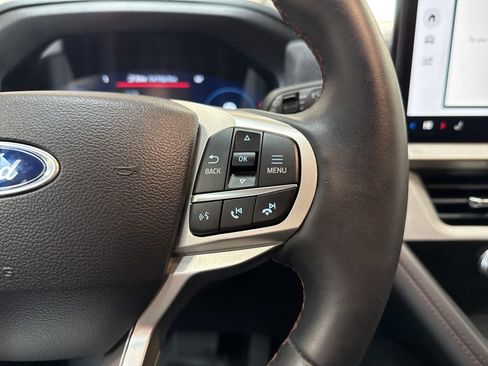 Used 2025 Ford Explorer Active AWD/4WD image 18