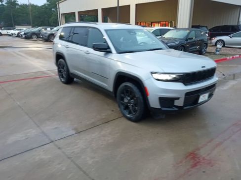 Used 2024 Jeep Grand Cherokee L Laredo image 6