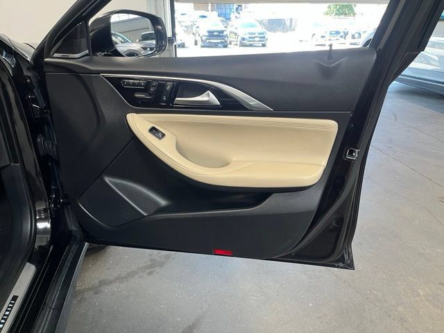 Used 2018 INFINITI QX30 Premium w/ Navigation Package AWD/4WD image 13