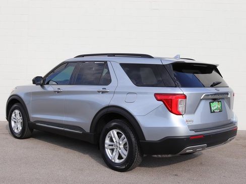 Used 2020 Ford Explorer XLT w/ Equipment Group 202A image 5