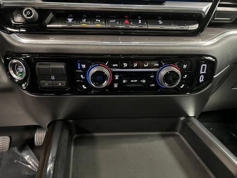 Used 2024 Chevrolet Silverado 3500 High Country w/ Technology Package AWD/4WD image 36