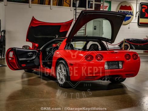 Used 1997 Chevrolet Corvette Coupe w/ Roof Pkg image 56
