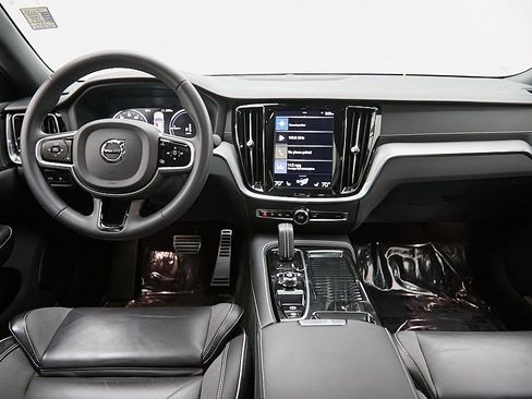 Certified 2022 Volvo S60 T8 R-Design image 24