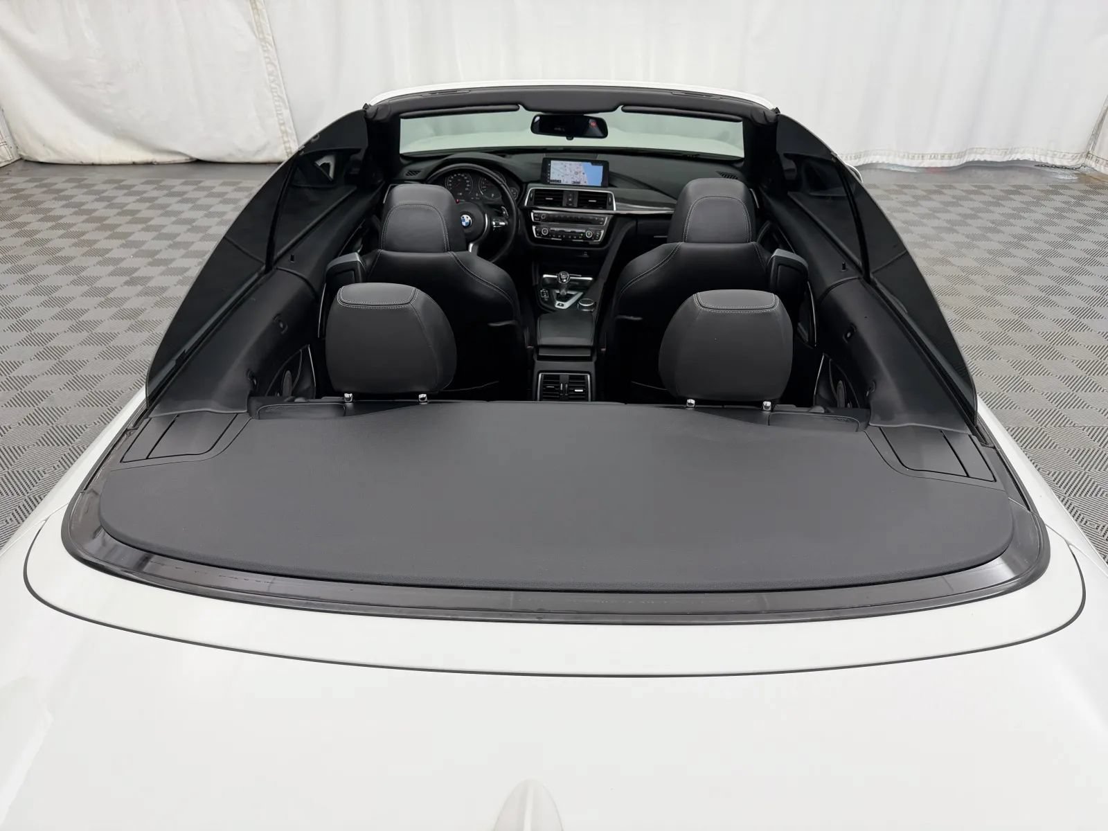 Used 2018 BMW M4 Convertible RWD image 9