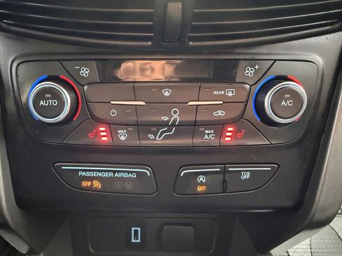 Used 2017 Ford Escape SE w/ SE Cold Weather Package image 22