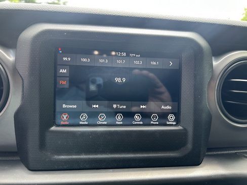 Used 2022 Jeep Wrangler Sport AWD/4WD image 19