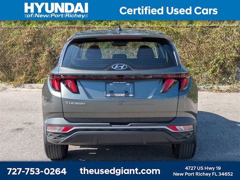 Certified 2022 Hyundai Tucson SE image 4