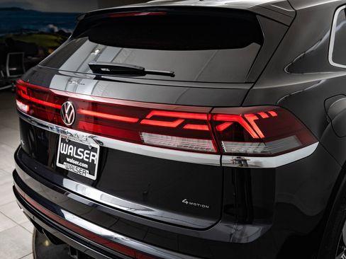 Used 2024 Volkswagen Atlas Cross Sport SEL Premium R-Line AWD/4WD image 9