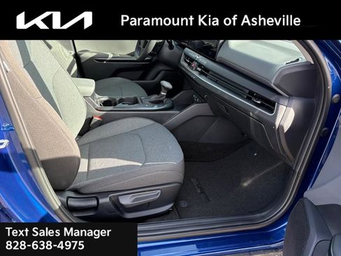 New 2025 Kia K4 LXS image 17