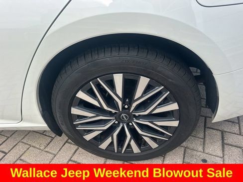 Used 2025 Nissan Altima 2.5 SV FWD image 11