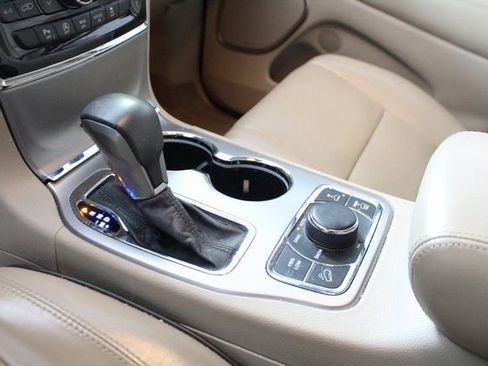 Used 2019 Jeep Grand Cherokee Overland image 14