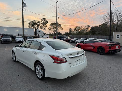 Used 2015 Nissan Altima 2.5 SV w/ Convenience Package image 11
