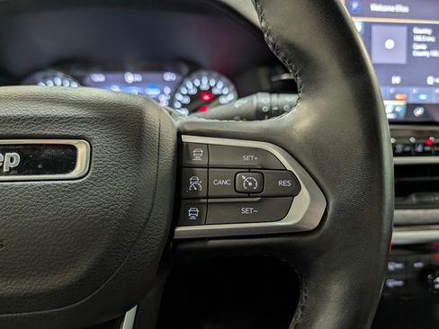 Used 2022 Jeep Compass Latitude w/ Sun and Sound Group AWD/4WD image 19