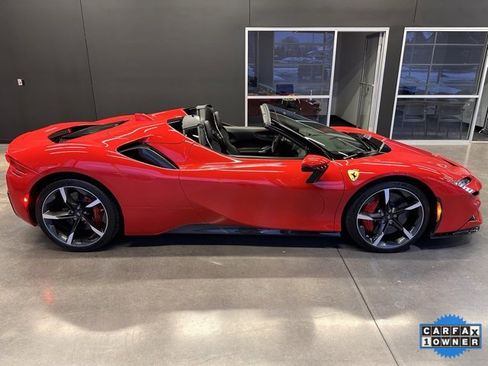 Used 2023 Ferrari SF90 Spider image 3