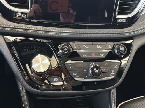 New 2026 Chrysler Pacifica Limited w/ Uconnect Theater Family Group AWD/4WD image 17