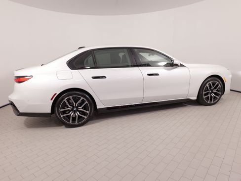 Used 2025 BMW 740i xDrive w/ Executive Package AWD/4WD image 11