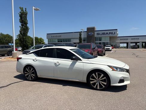 Used 2019 Nissan Altima 2.5 SR FWD image 1