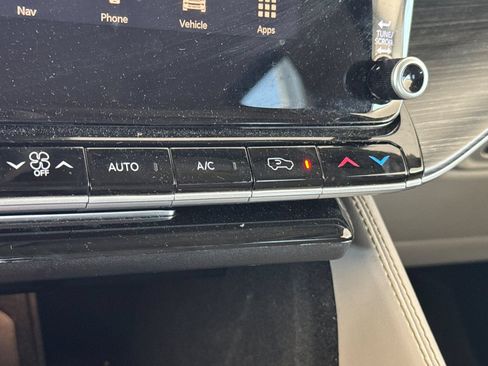 Used 2024 Jeep Wagoneer Series II AWD/4WD image 31