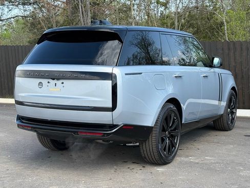 New 2025 Land Rover Range Rover SE image 6