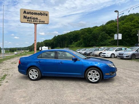 Used 2011 Ford Fusion SE image 2