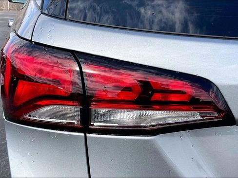 Used 2023 Chevrolet Equinox LT image 26