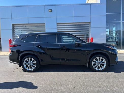 Used 2022 Toyota Highlander Limited image 8