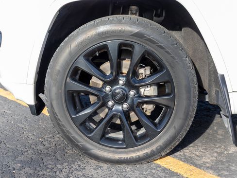 Used 2020 Jeep Grand Cherokee Altitude AWD/4WD image 39