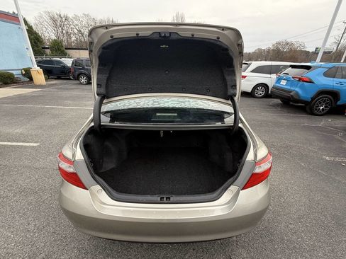 Used 2015 Toyota Camry LE image 17