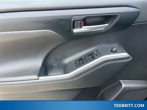Used 2024 Toyota Highlander XLE image 39