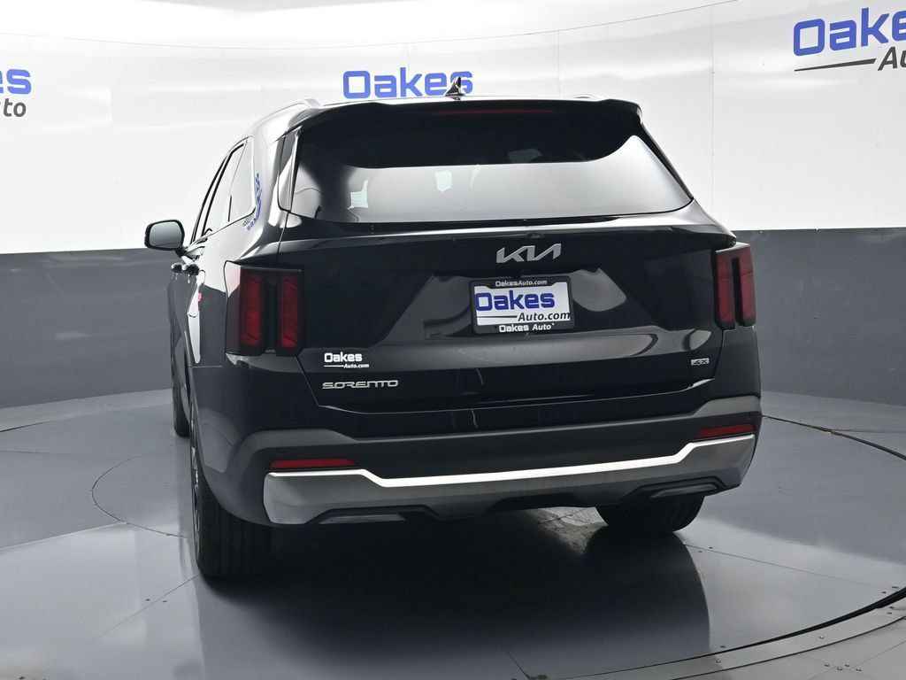 Certified 2026 Kia Sorento EX AWD/4WD image 6