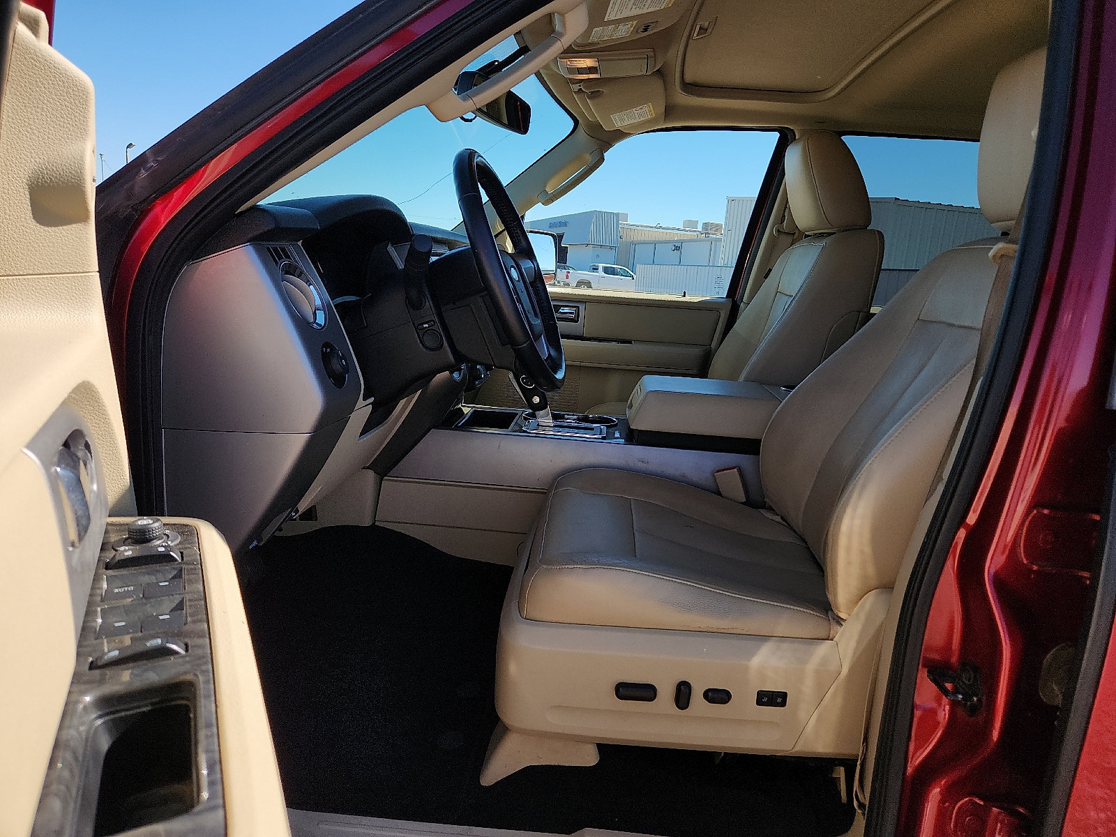 Used 2015 Ford Expedition Limited w/ Equipment Group 301A AWD/4WD image 15