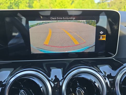 Used 2021 Mercedes-Benz GLA 250 4MATIC image 23