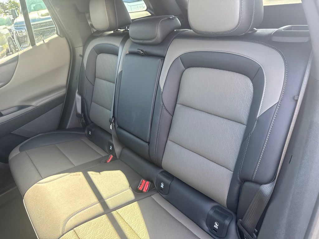 Used 2025 Chevrolet Equinox LT w/ Convenience Package II AWD/4WD image 22