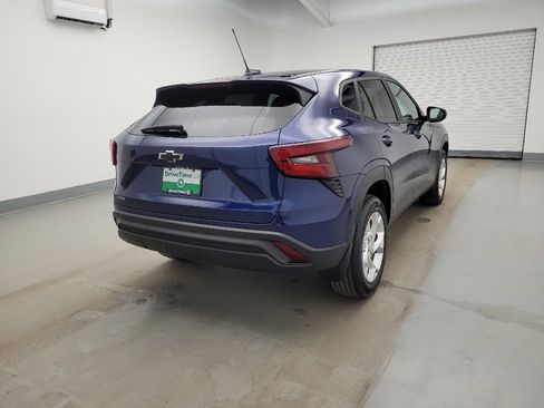 Used 2024 Chevrolet Trax LS w/ LS Convenience Package image 9