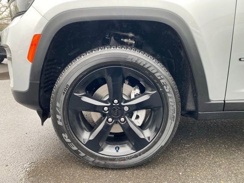 New 2025 Jeep Grand Cherokee Altitude image 16