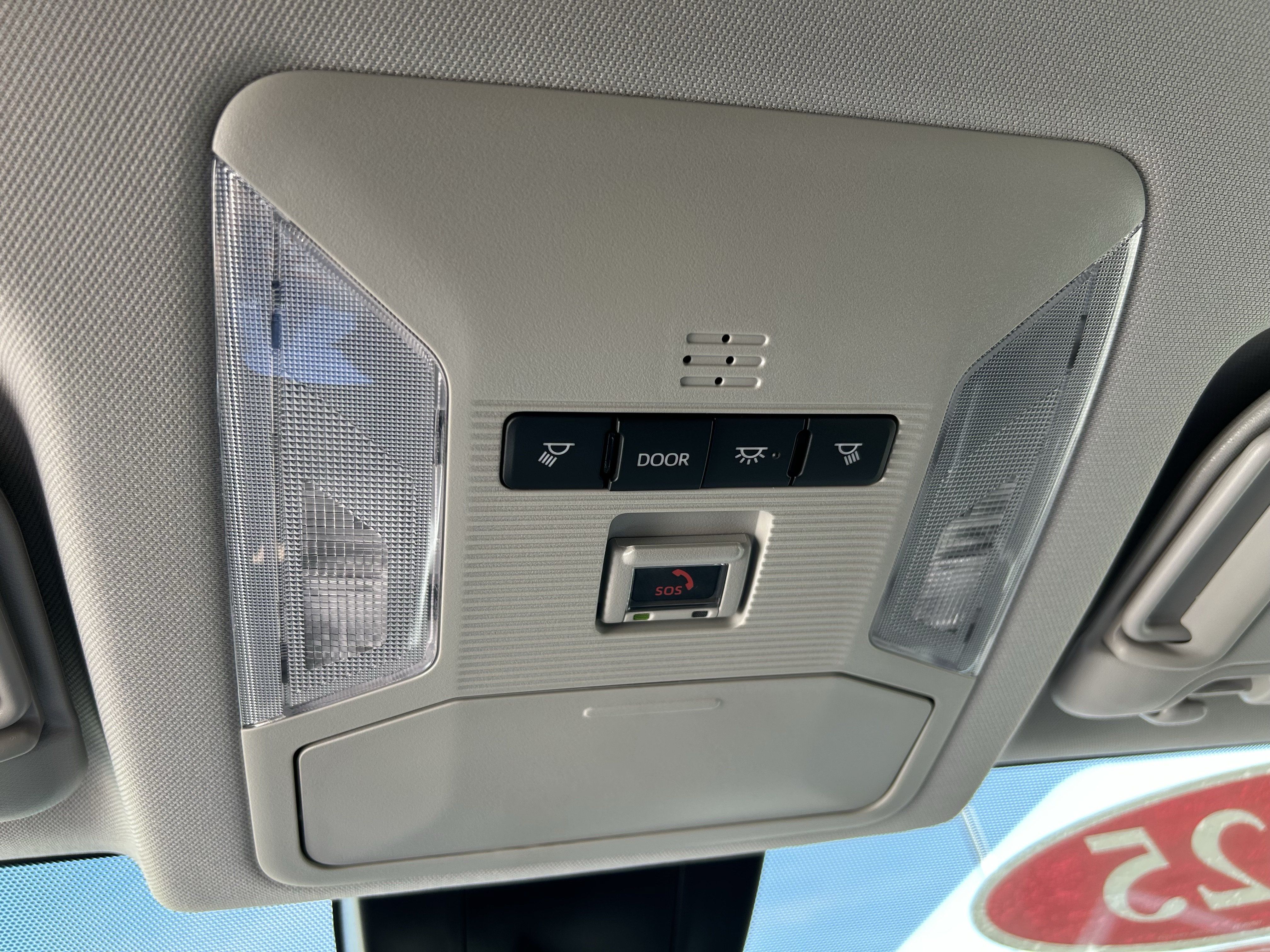 Used 2025 Toyota RAV4 XLE FWD image 28