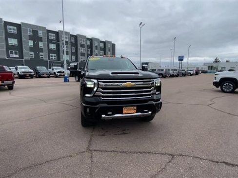 Used 2025 Chevrolet Silverado 2500 High Country w/ Technology Package image 3