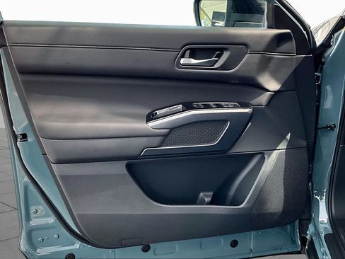 New 2026 Nissan Pathfinder SL FWD image 10
