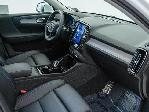 Certified 2025 Volvo XC40 B5 Plus w/ Climate Package image 15