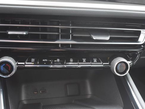 New 2026 Chevrolet Traverse LT w/ LPO, Floor Liner Package image 27