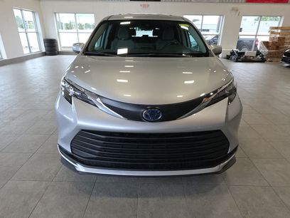 Used 2024 Toyota Sienna AWD