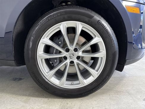 Certified 2022 Porsche Macan image 15