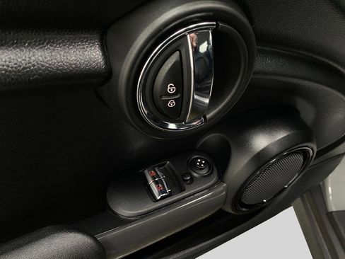 Used 2022 MINI Cooper 2-Door Hardtop w/ Storage Package image 27