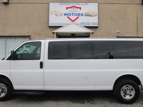 Used 2017 Chevrolet Express 3500 LT w/ LT Preferred Equipment Group RWD image 5