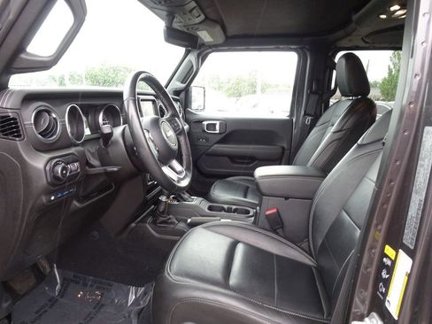 Used 2022 Jeep Wrangler Unlimited Sahara w/ Cold Weather Group AWD/4WD image 10
