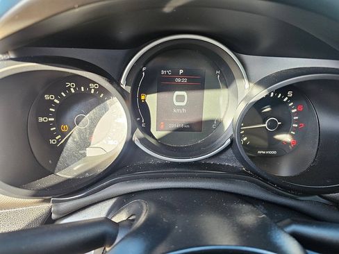 Used 2017 FIAT 500L Lounge w/ Premium Package FWD image 11