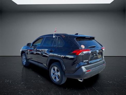 Certified 2022 Toyota RAV4 LE AWD/4WD image 6